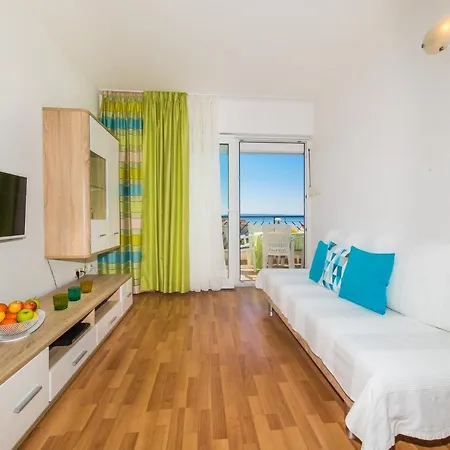 Prelesnik Διαμέρισμα Τρογκίρ