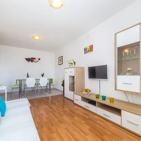 Prelesnik * Τρογκίρ